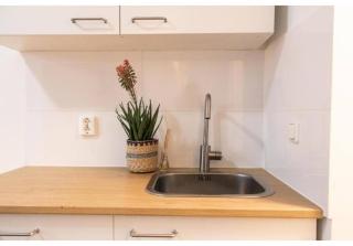 Minimalist-bed And Coffee Near 013 With Kitchen - Tilburgo - 1