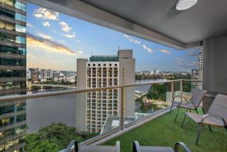 A Touch of Class - 2Bed-2Bath-1Car-Balcony-Views - CBD - Brisbane - 3