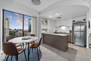 A Touch of Class - 2Bed-2Bath-1Car-Balcony-Views - CBD - Brisbane - 7
