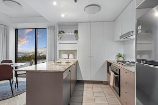 A Touch of Class - 2Bed-2Bath-1Car-Balcony-Views - CBD - Brisbane - 6