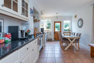 Stylish 3-Bed House in Brentford near Richmond - Brentford - 1