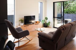 Luxe Modern Large Bedroom with Shared Kitchen and Amenities - Auckland - 4