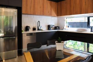Luxe Modern Large Bedroom with Shared Kitchen and Amenities - Auckland - 1