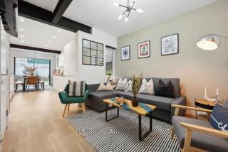 Blue Puffin Stays - 4 Bed Stunning Chic Open Plan Southsea Townhouse, Free On-Street Parking, Perfect for Groups! - 0