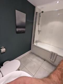Cosy 1 bedroom apartment with secure PRIVATE parking and excellent transport links - Belfast - 6