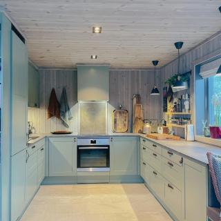 Stylish Edge-Of-Forest Cabin By The Water - 2