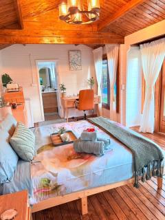 Blissful Wooden Haven - complete place is yours 5 min drive or train from parramatta - 2