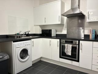 Reading City Centre Spacious High End 1-Bedroom Flat - 1