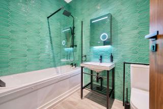 Large Central Station 2 Bed Apartment A2 - Glasgow - 3
