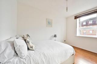 Perfect 1-Bed E15, sleeps 5, 1 min from tube station, Near Westfields - Londra - 2