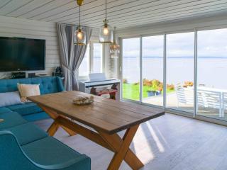 Cozy Seaside Cabin With Beachfront In Fulgevik - 7