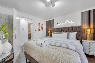 Velvet Escape, A Stylish 2-Bedroom London Getaway - Sleeps 6 - Dagenham - 5