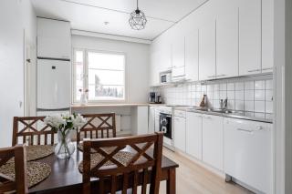 Lakefront 2BR Home with Sauna near Railway Station & Downtown - Jyväskylä - 5