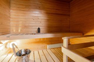 Lakefront 2BR Home with Sauna near Railway Station & Downtown - 6