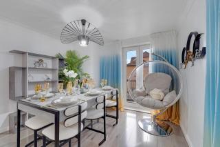 Velvet Escape, A Stylish 2-Bedroom London Getaway - Sleeps 6 - Dagenham - 0