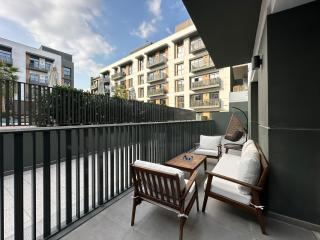 Super Spacious 2BR with Designer Touch - Dubai - 1