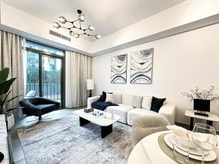 Super Spacious 2BR with Designer Touch - Dubai - 0