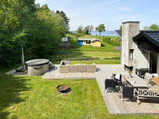 Nordic-Inspired House With A Fantastic View - Knebel - 5