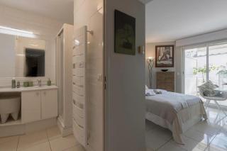 3-Br Apartment Sea View Swimming Pool - 9