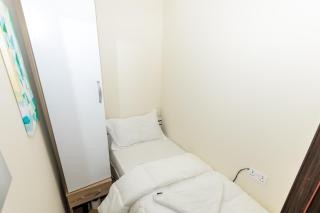 Charming Small Rooms for Girls in Dubai Marina - 2