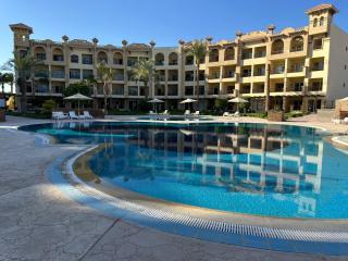 Luxury Sea View Studio at Alsaraya Resort Your Ultimate Sahl Hasheesh Getaway - Hurghada - 8