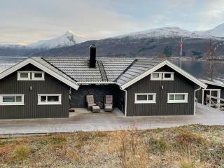 Seafront Retreat With Panoramic Mountain Views - Ballangen - 5
