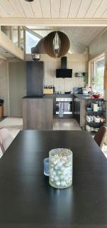 Cozy Family Cabin In Uniquely Situated Hiking Area - - 7