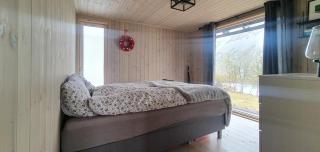 Cozy Family Cabin In Uniquely Situated Hiking Area - - 2