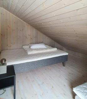 Cozy Family Cabin In Uniquely Situated Hiking Area - - 1