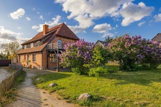 Spacious Vacation Apartment With A Garden View - Walow - 8