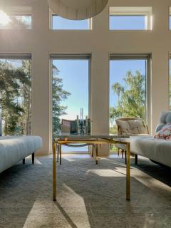 Modern Glass House With A View Over Lake Lejondal - Bro - 2