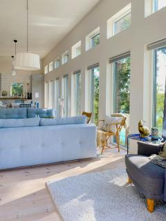 Modern Glass House With A View Over Lake Lejondal - Bro - 1