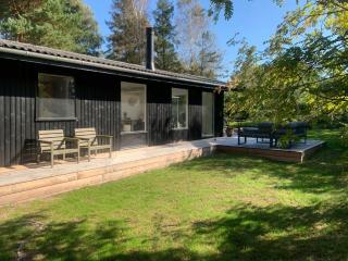 Home Embraced By Green Nature In Højby - Højby - 8