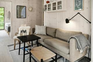 Renovated Bright Home In Old Marielyst - 2