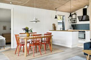 Find Peace In Cosiest Setting With Sea Glimpse - Assens - 8