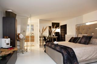 LOFT SUITE FEMmE NOIR ''LA REGGIA'' - Caserta - 9