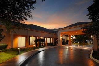 Courtyard by Marriott Houston Hobby Airport - 9
