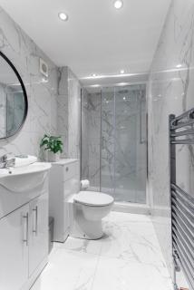 Flatzy - City Centre Mansion, Sleeps 20, 5 Baths - Liverpool - 7