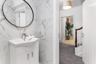 Flatzy - City Centre Mansion, Sleeps 20, 5 Baths - Liverpool - 3