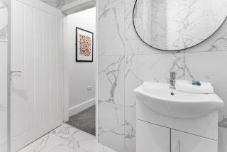 Flatzy - City Centre Mansion, Sleeps 20, 5 Baths - 1