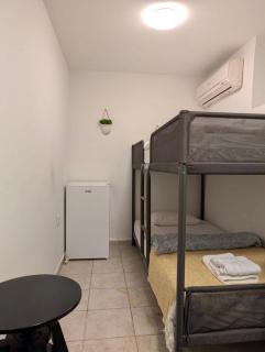 Tiny Condo w Ensuite Bathroom - Zagabria - 6