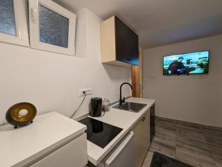 Tiny Condo w Ensuite Bathroom - Zagabria - 2