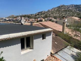 Au cœur du Parc National du Massif des Calanques, la Flibuste des Goudes, Maison 2 chambres, climatisée, jardins, solarium, proche plage, large vue mer - Marselha - 8