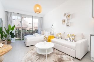 Brand New Vibrant Studio in JVC - Dubai - 6