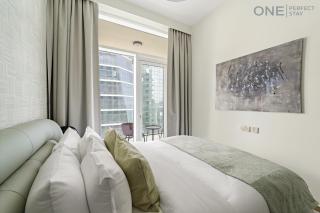 Stylish 2BR in Business Bay canal View Pool & Gym - 4