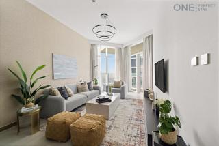 Stylish 2BR in Business Bay canal View Pool & Gym - 7