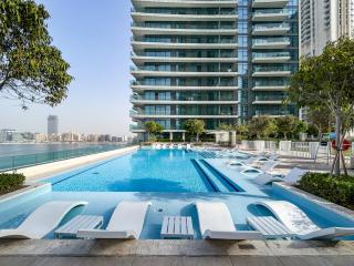 Stunning Beachfront Home with Panoramic Sea Views - Dubai - 2