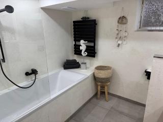 Gemütliches Kellerzimmer + Bad - 2