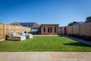 Luxury designer coastal home for 10 with hot tub - 5