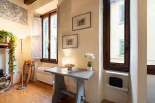 Via Benedetta, 13 - Florence Charming Apartments - Florentine Gem Steps from Station - Prime Spot! - Florenz - 2